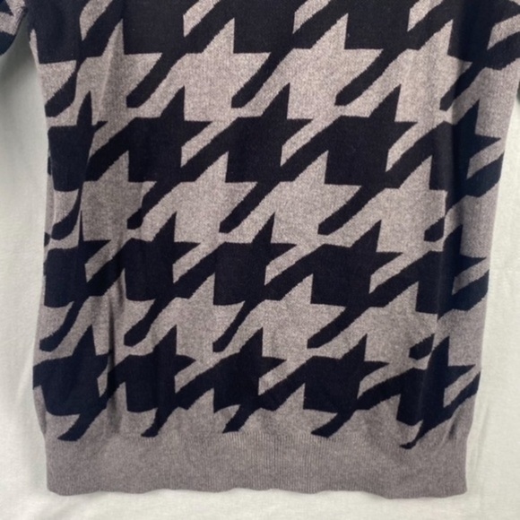Ann Taylor | Women’s Medium Houndstooth Design Turtleneck Sweater | Grey,‎ Black - Picture 3 of 7